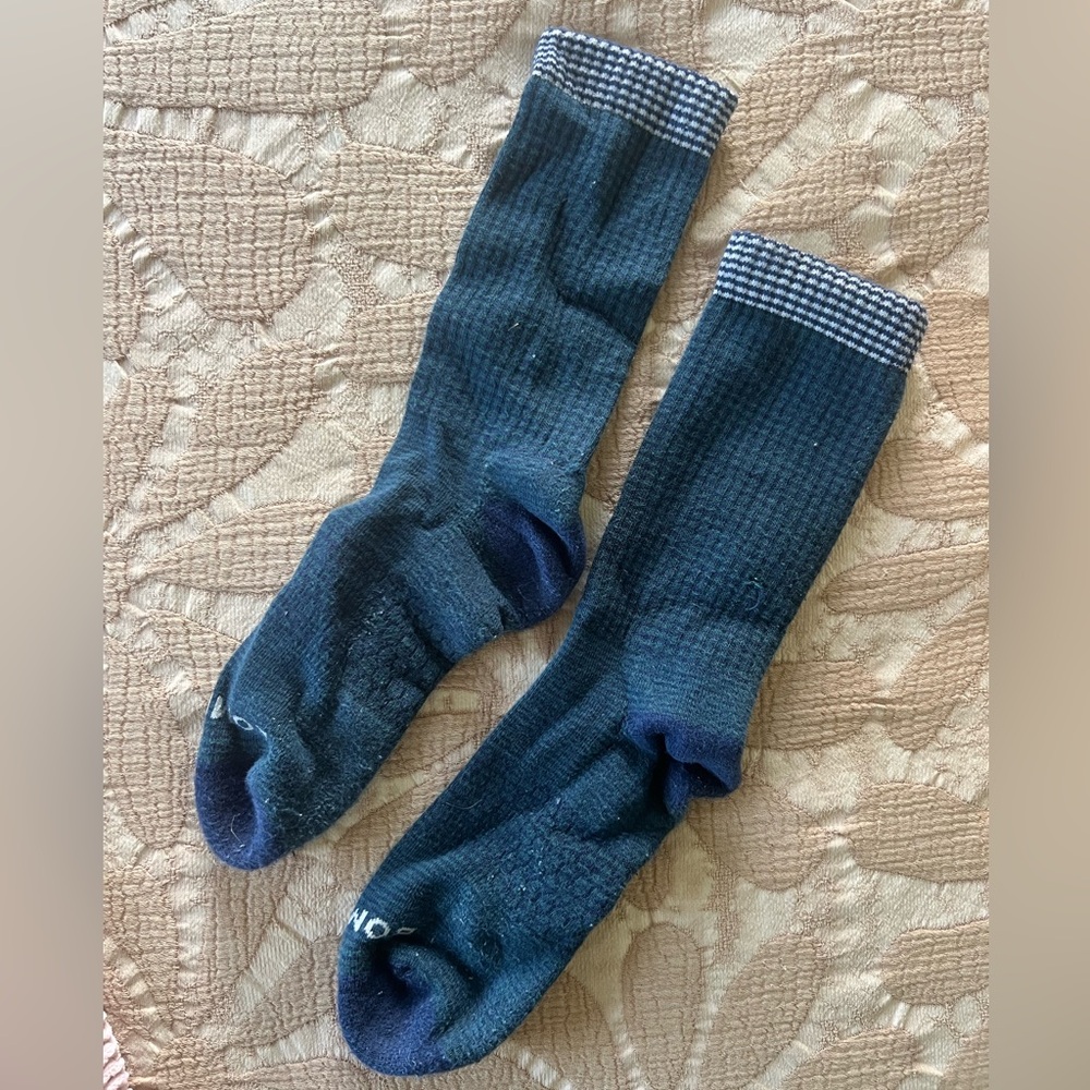 Bombas Socks size Medium (Green + Navy)